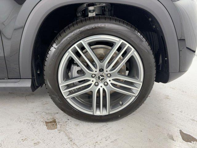 new 2025 Mercedes-Benz GLS 450 car