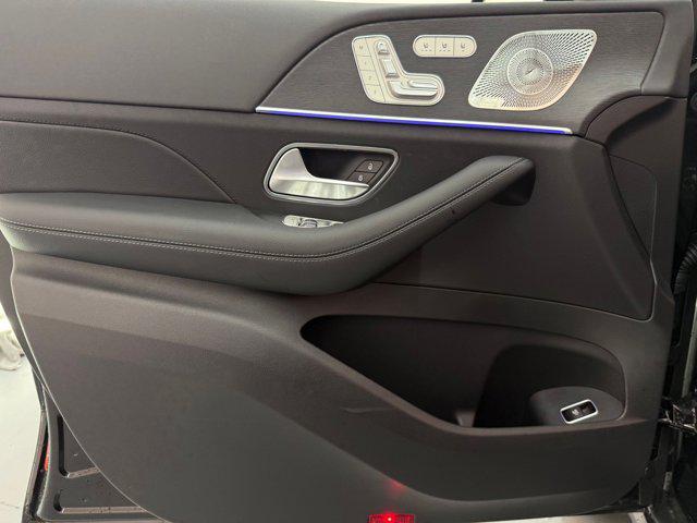 new 2025 Mercedes-Benz GLS 580 car