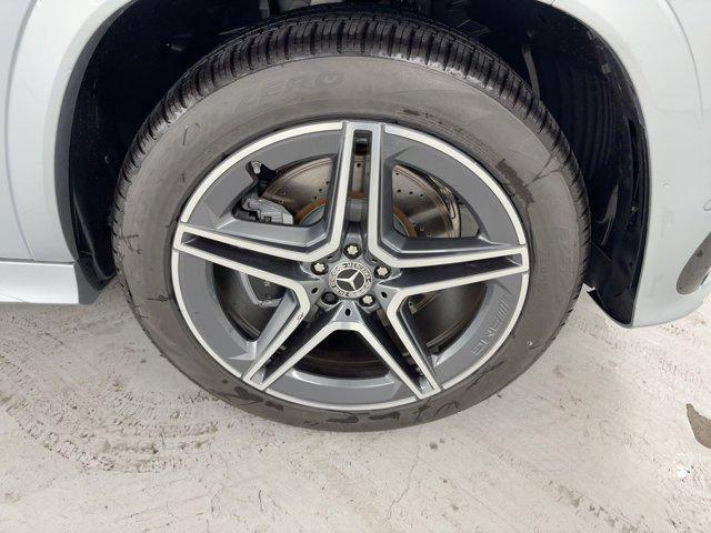 new 2025 Mercedes-Benz GLS 450 car