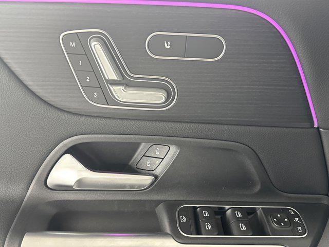 new 2025 Mercedes-Benz GLB 250 car, priced at $53,120