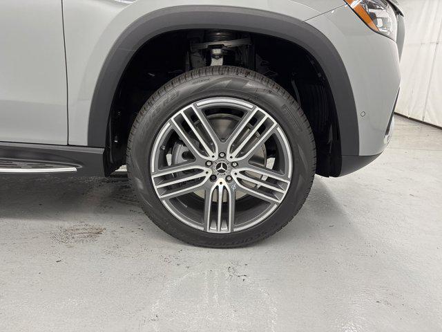 new 2025 Mercedes-Benz GLS 450 car