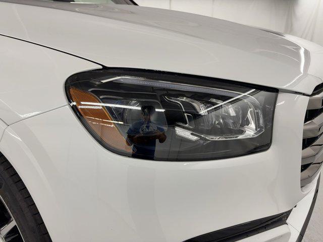 new 2026 Mercedes-Benz GLS 580 car