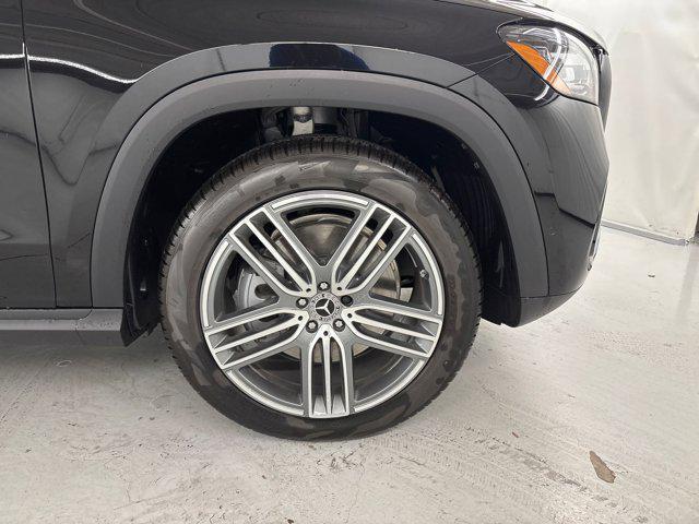 new 2025 Mercedes-Benz GLS 450 car
