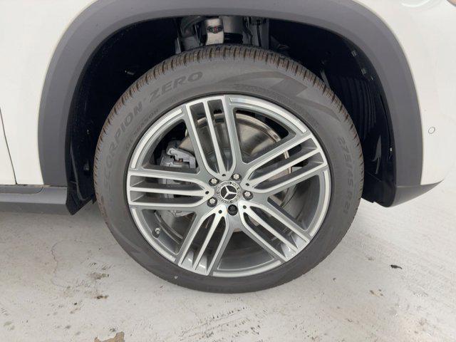 new 2025 Mercedes-Benz GLS 450 car
