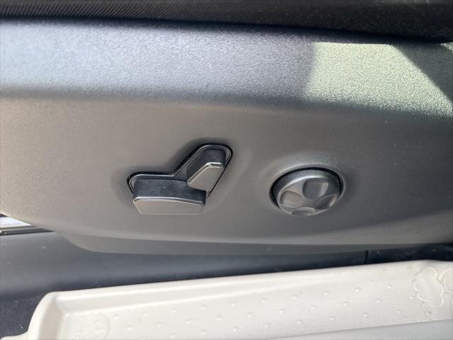 used 2023 Chrysler Pacifica car, priced at $26,000