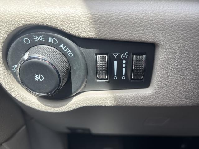 used 2023 Chrysler Pacifica car, priced at $26,000