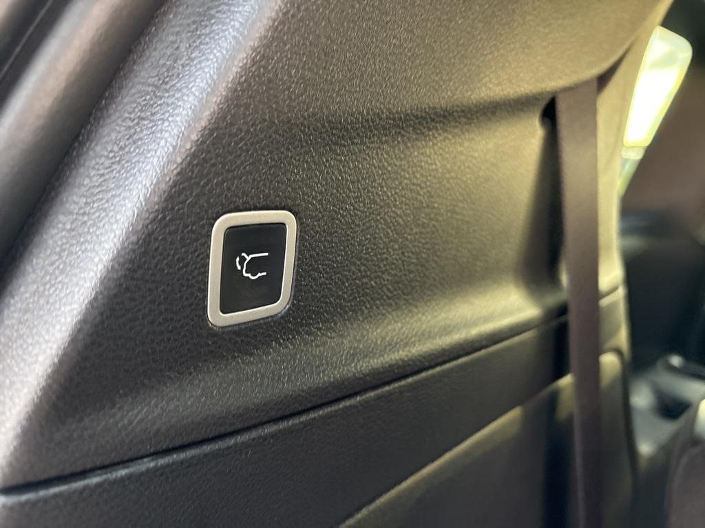 used 2025 Chrysler Pacifica car, priced at $36,800