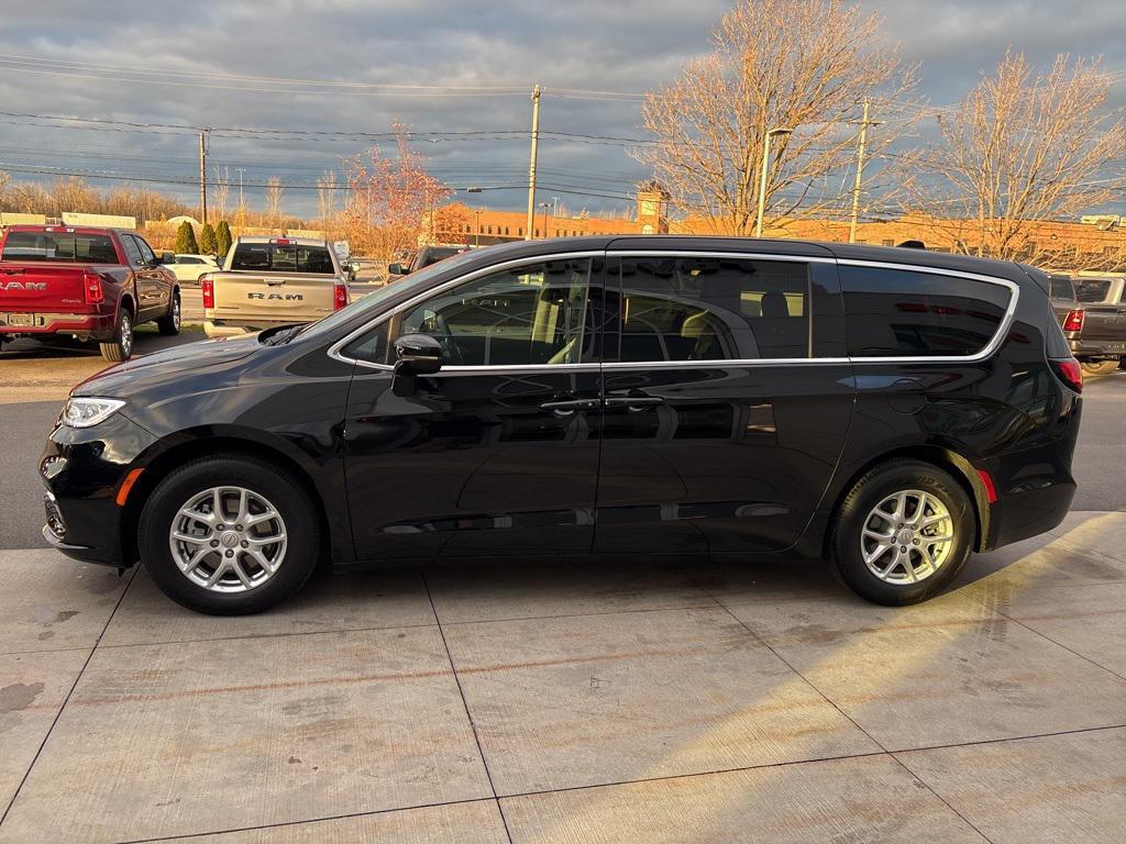 used 2025 Chrysler Pacifica car, priced at $36,800