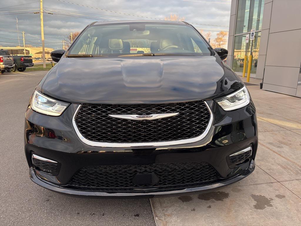 used 2025 Chrysler Pacifica car, priced at $36,800