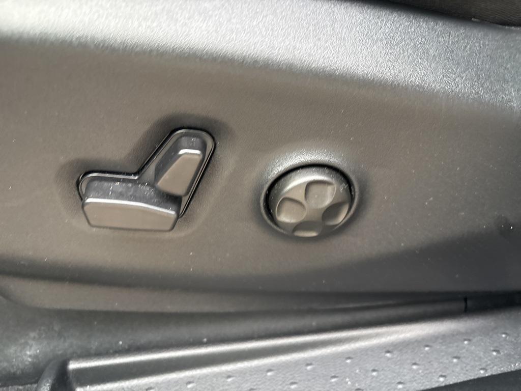 used 2025 Chrysler Pacifica car, priced at $36,800