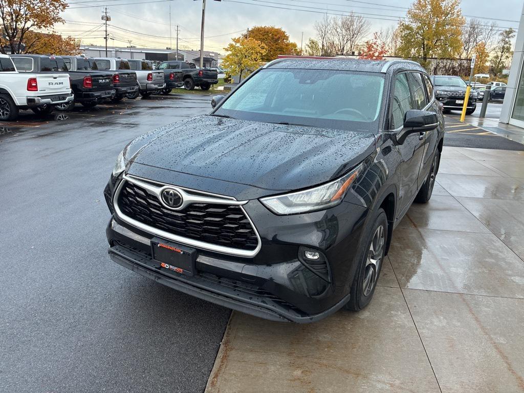 used 2020 Toyota Highlander car, priced at $29,500