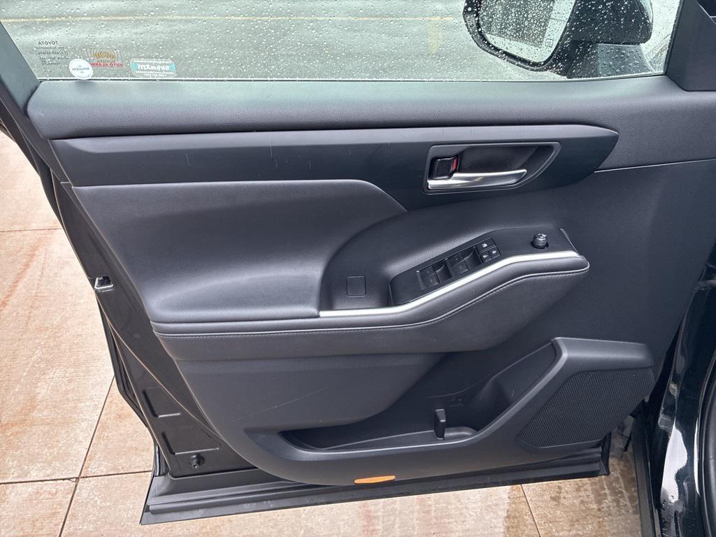 used 2020 Toyota Highlander car, priced at $29,500