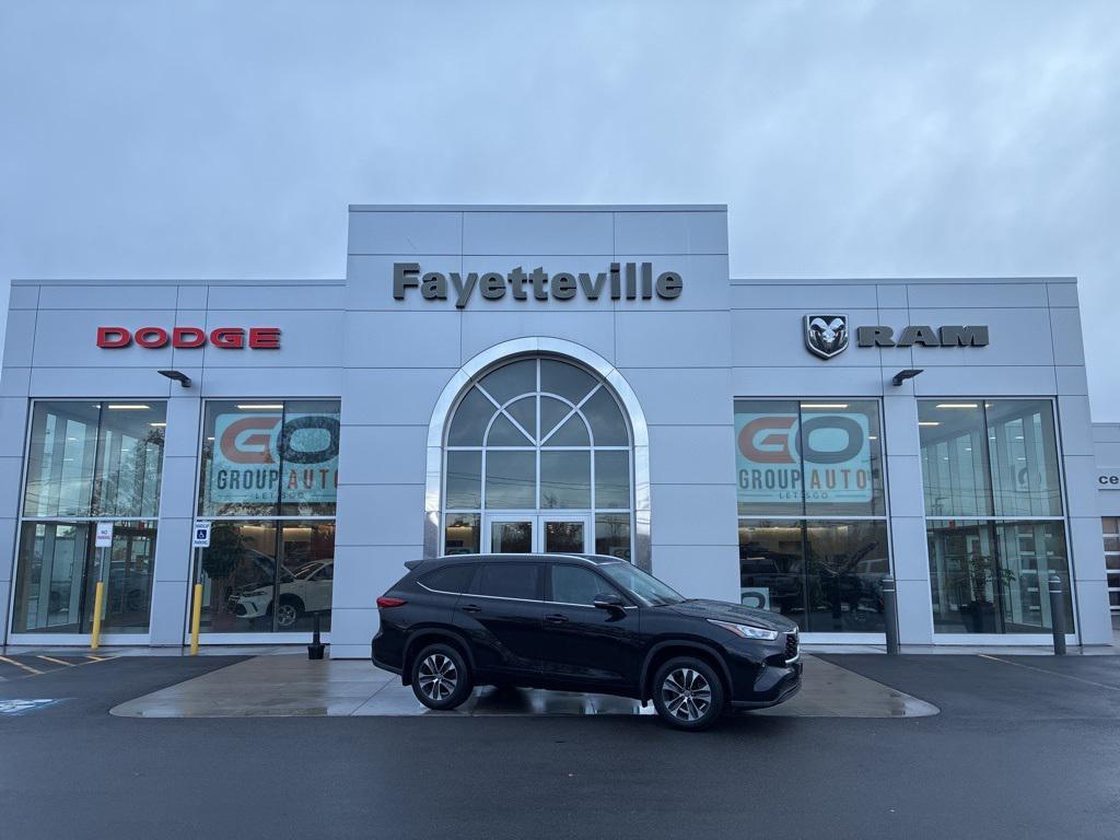 used 2020 Toyota Highlander car, priced at $29,500