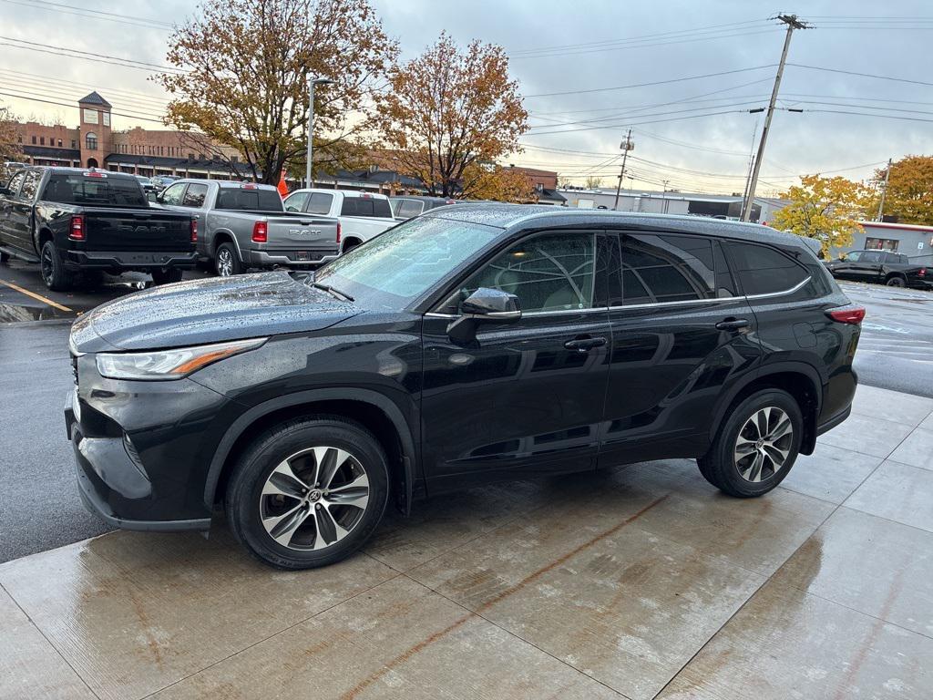 used 2020 Toyota Highlander car, priced at $29,500