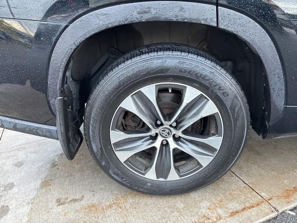 used 2020 Toyota Highlander car, priced at $29,500