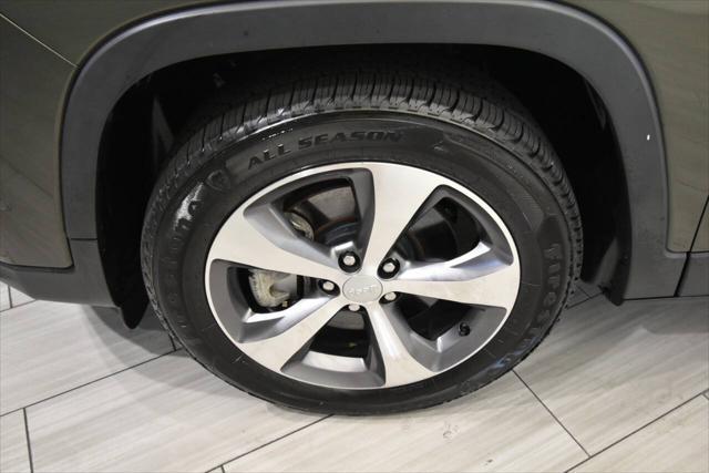 used 2021 Jeep Cherokee car, priced at $17,885