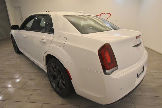 used 2021 Chrysler 300 car