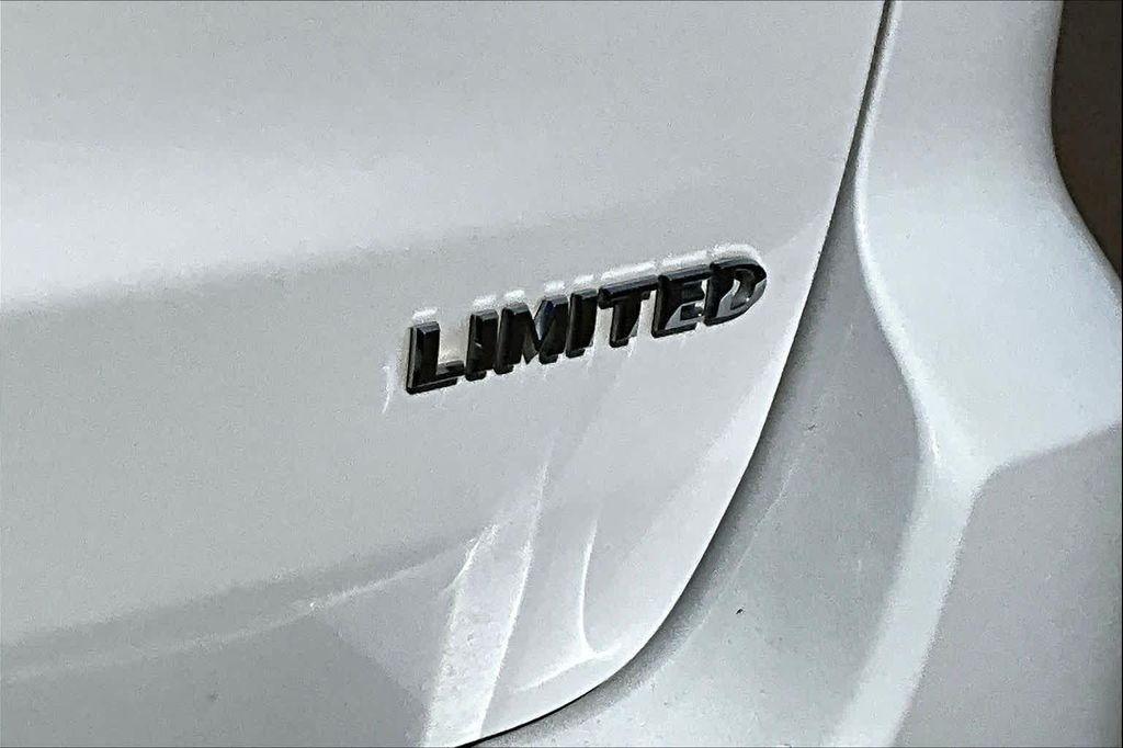 used 2020 Jeep Grand Cherokee car, priced at $17,997