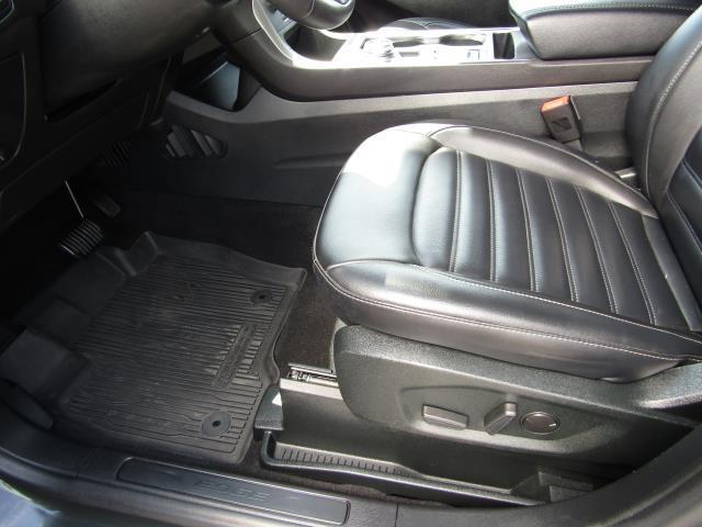 used 2022 Ford Edge car, priced at $28,999