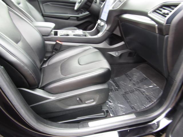 used 2022 Ford Edge car, priced at $30,999