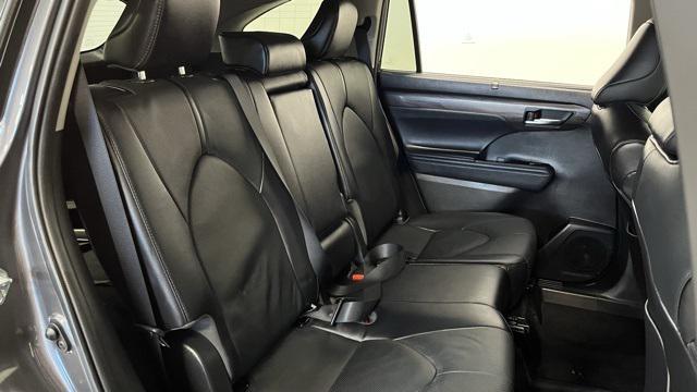 used 2022 Toyota Highlander car, priced at $39,672