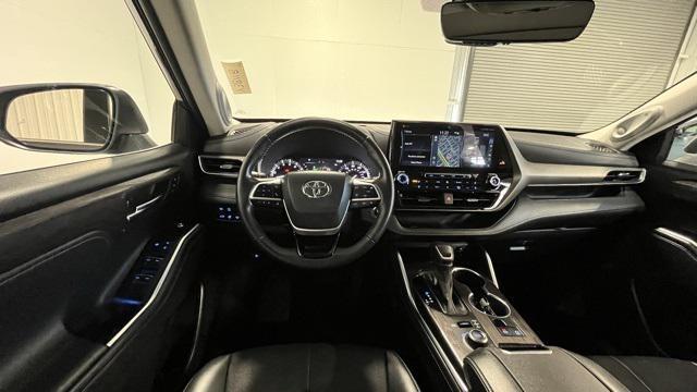 used 2022 Toyota Highlander car, priced at $39,672