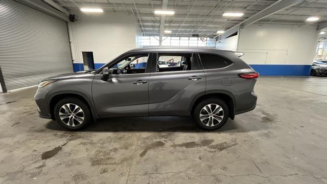 used 2021 Toyota Highlander car, priced at $28,986