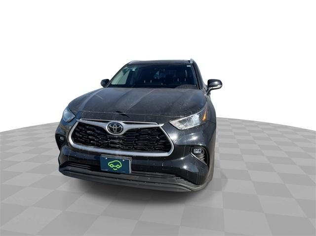 used 2022 Toyota Highlander car, priced at $37,595