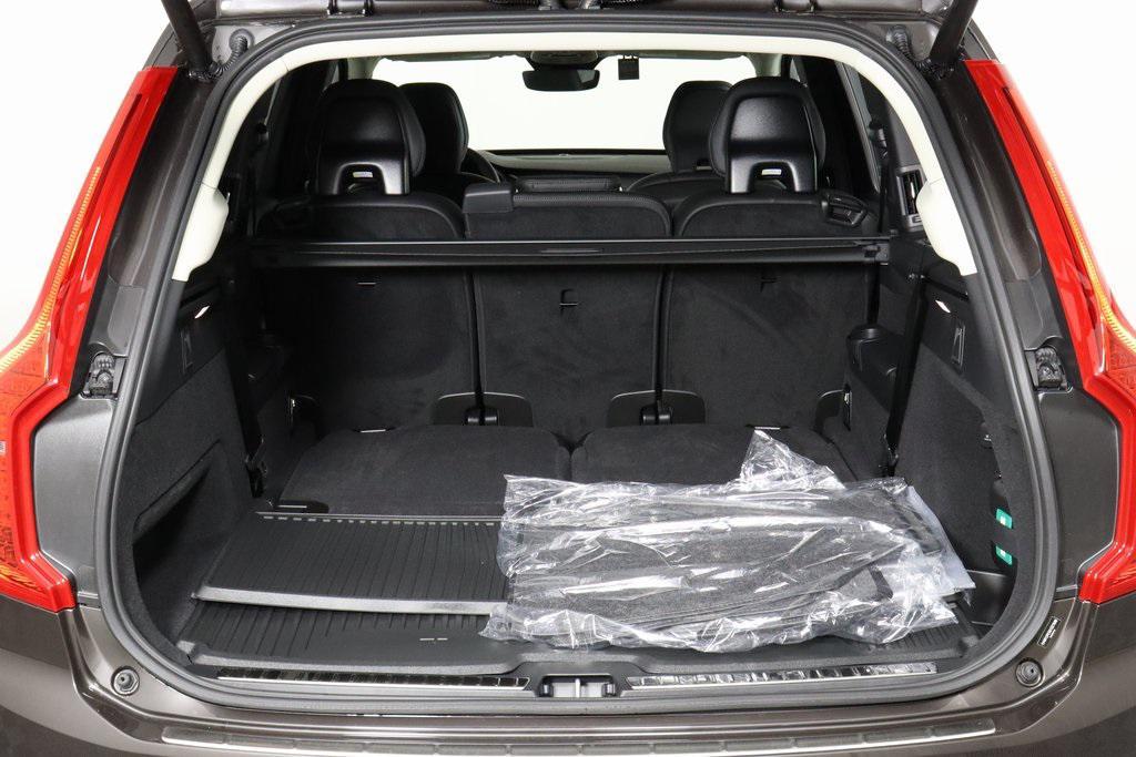 new 2025 Volvo XC90 car, priced at $57,443
