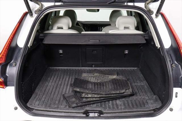 used 2022 Volvo XC60 car, priced at $37,995