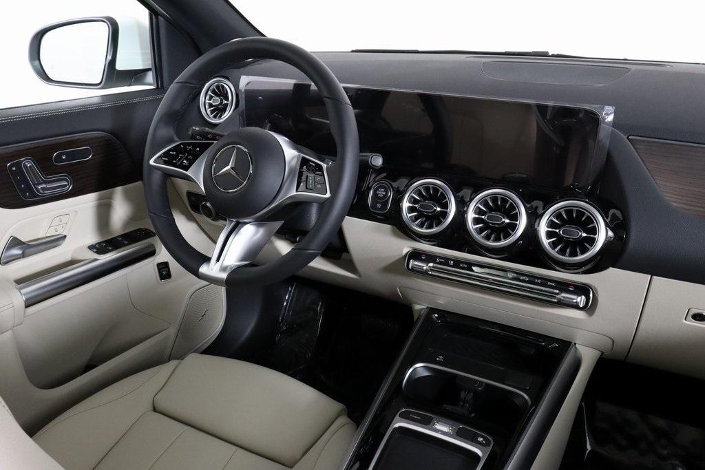 new 2024 Mercedes-Benz GLA 250 car, priced at $51,185