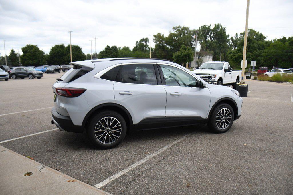 new 2025 Ford Escape PHEV car, priced at $35,407