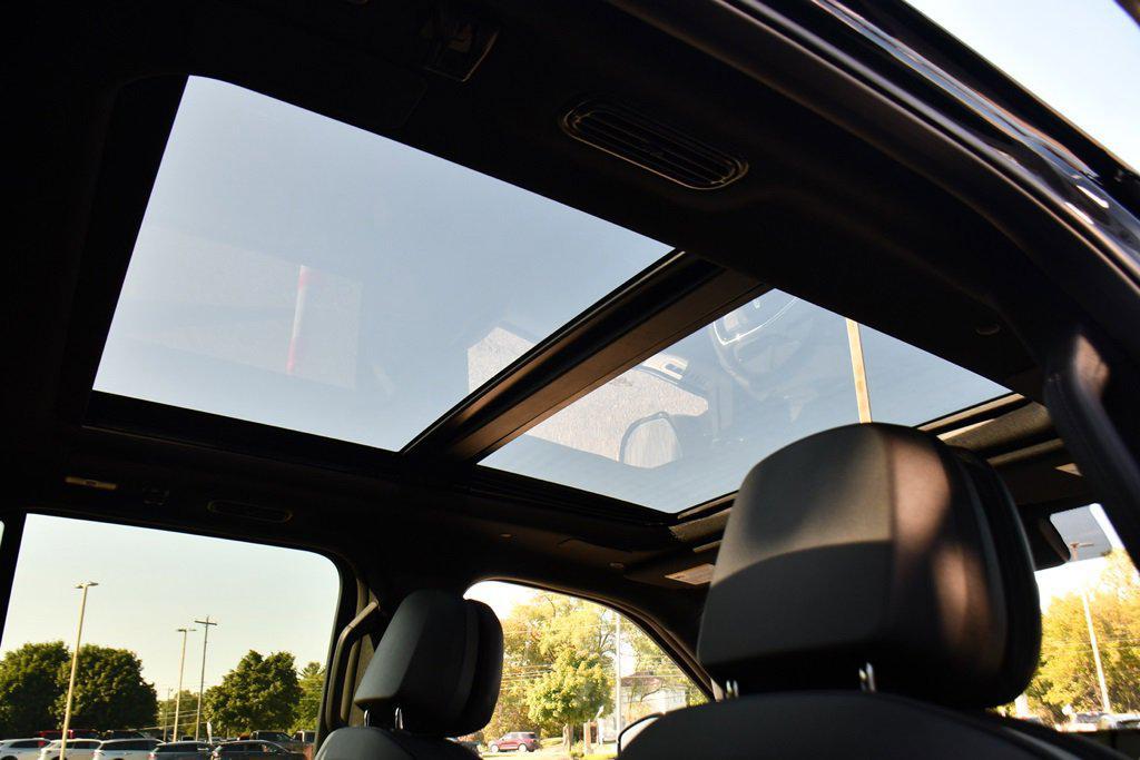 new 2025 Lincoln Navigator car, priced at $97,018