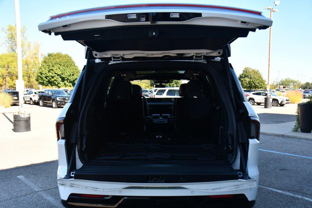 new 2025 Lincoln Navigator car, priced at $97,748