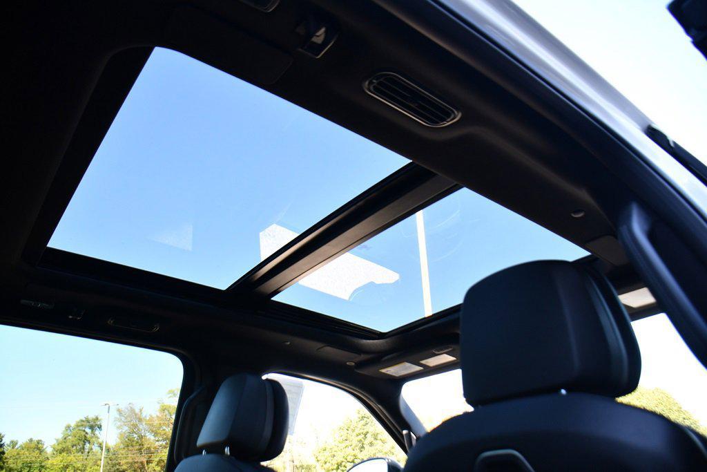 new 2025 Lincoln Navigator car, priced at $97,748