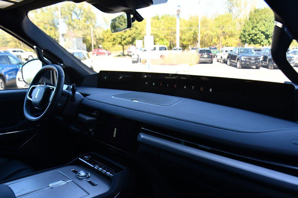 new 2025 Lincoln Navigator car, priced at $97,748