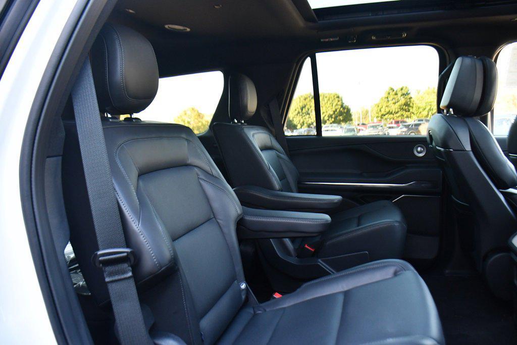 new 2025 Lincoln Navigator car, priced at $97,748