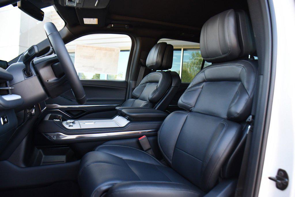 new 2025 Lincoln Navigator car, priced at $97,748