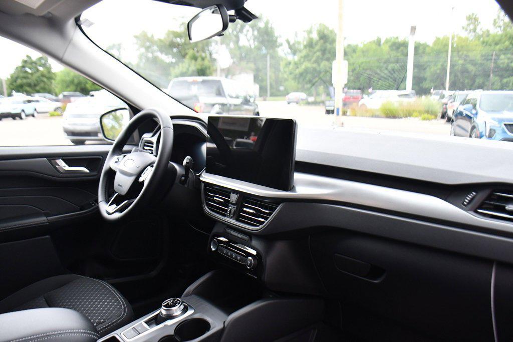 new 2025 Ford Escape car, priced at $29,800