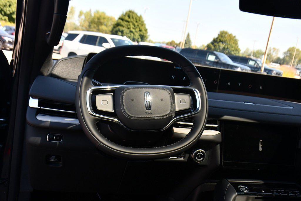 new 2025 Lincoln Navigator car, priced at $97,748