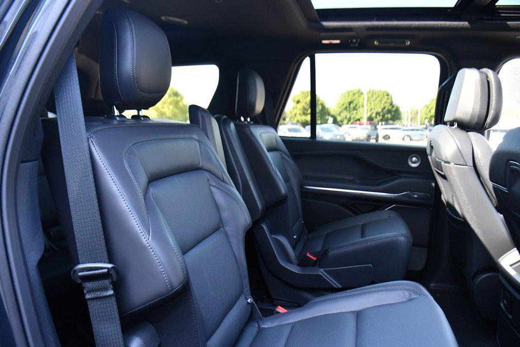 new 2025 Lincoln Navigator car, priced at $97,748