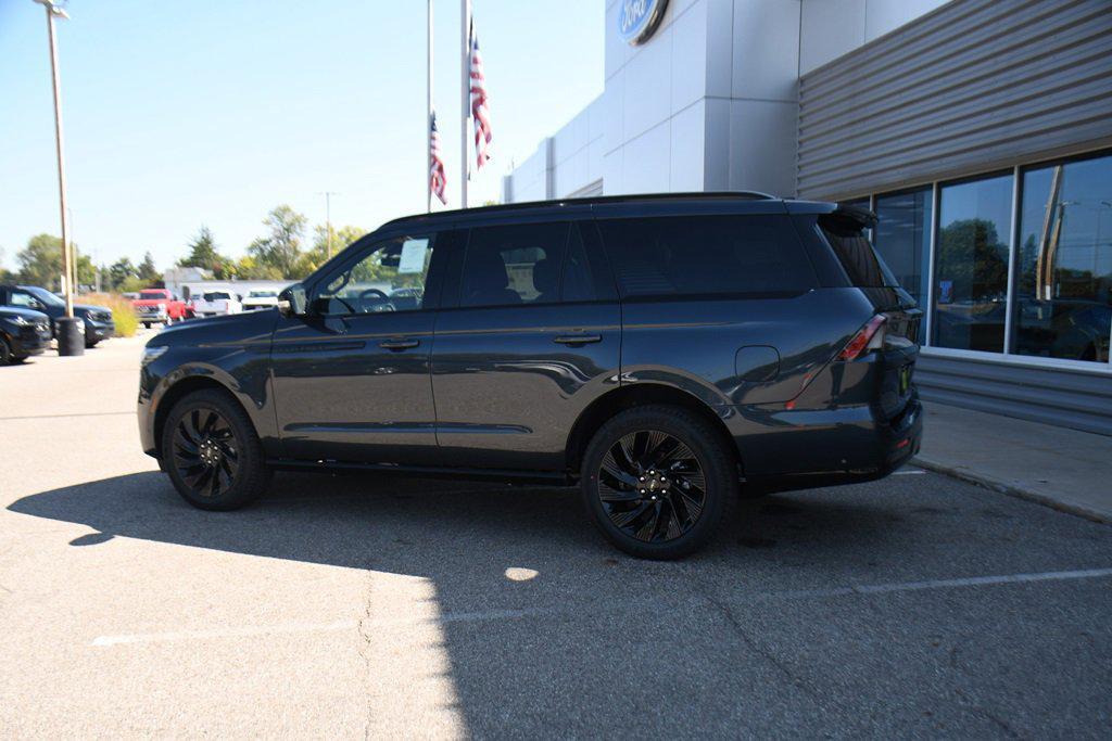 new 2025 Lincoln Navigator car, priced at $97,748