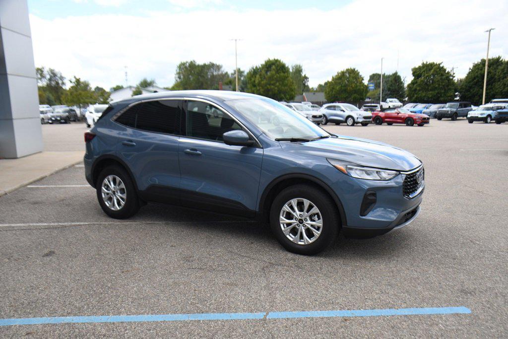 used 2023 Ford Escape car, priced at $25,507