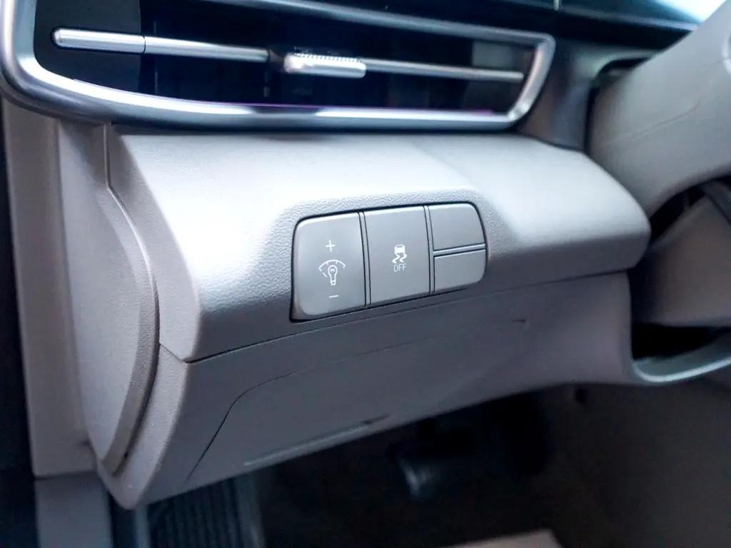 used 2024 Hyundai Elantra car, priced at $22,244