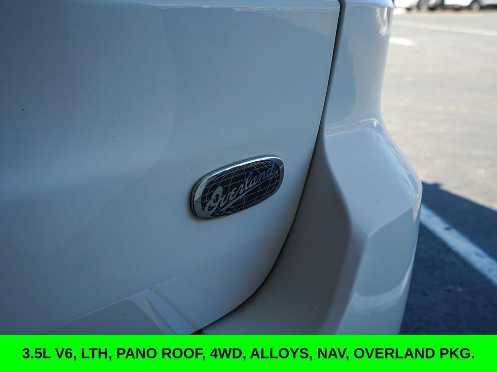 used 2015 Jeep Grand Cherokee car, priced at $18,444