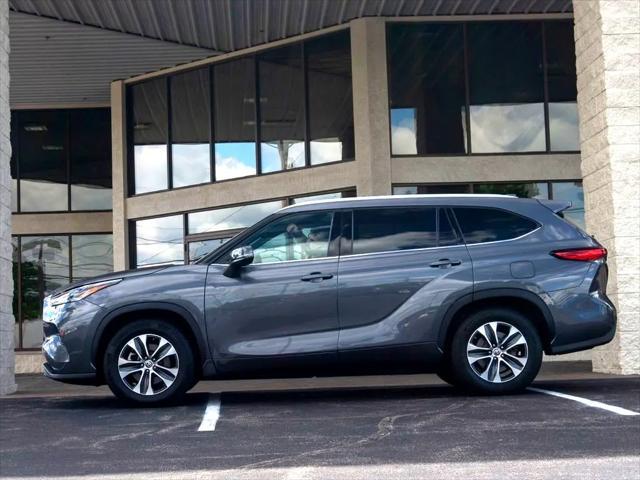 used 2022 Toyota Highlander car, priced at $36,644
