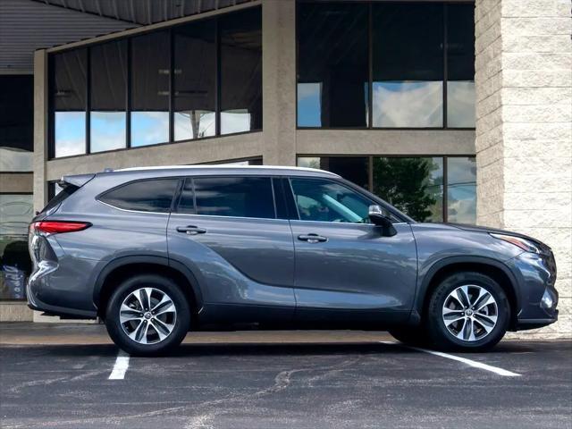 used 2022 Toyota Highlander car, priced at $36,644