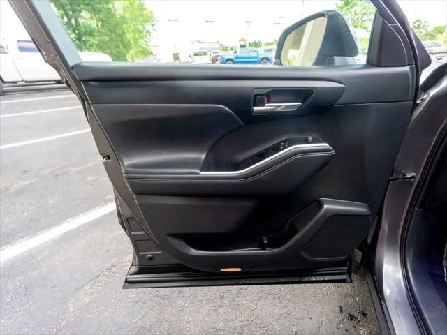 used 2022 Toyota Highlander car, priced at $36,644