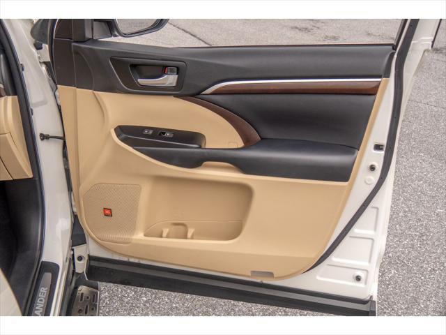 used 2014 Toyota Highlander car, priced at $24,995