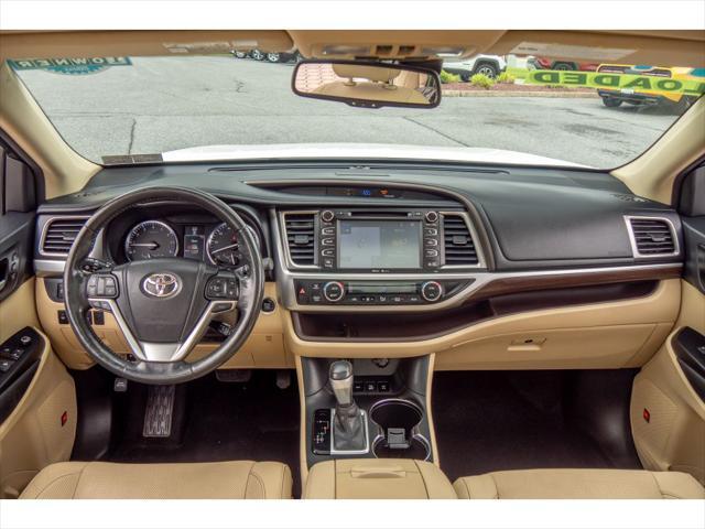 used 2014 Toyota Highlander car, priced at $24,995